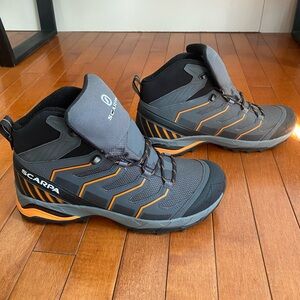 Scarpa Men's Black and Orange Athletic Shoes